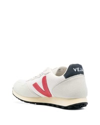 graue Sportschuhe von Veja