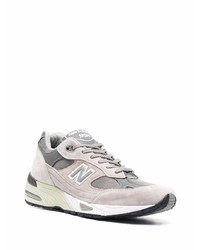 graue Sportschuhe von New Balance