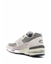 graue Sportschuhe von New Balance