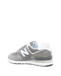 graue Sportschuhe von New Balance