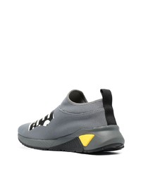 graue Sportschuhe von Diesel