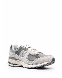 graue Sportschuhe von New Balance