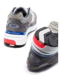 graue Sportschuhe von New Balance