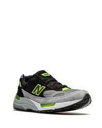 graue Sportschuhe von New Balance