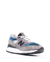 graue Sportschuhe von New Balance