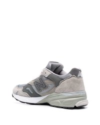 graue Sportschuhe von New Balance