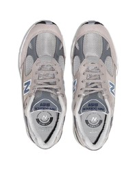 graue Sportschuhe von New Balance