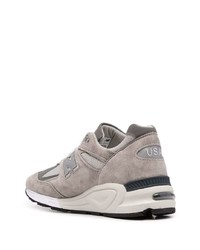 graue Sportschuhe von New Balance