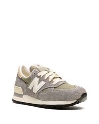 graue Sportschuhe von New Balance