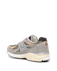 graue Sportschuhe von New Balance