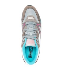 graue Sportschuhe von Puma