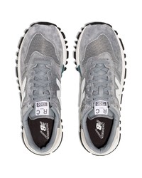 graue Sportschuhe von New Balance