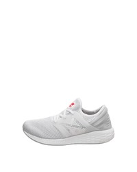 graue Sportschuhe von New Balance