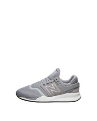 graue Sportschuhe von New Balance