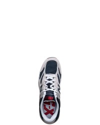 graue Sportschuhe von New Balance