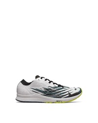 graue Sportschuhe von New Balance