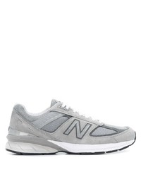 graue Sportschuhe von New Balance