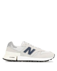 graue Sportschuhe von New Balance