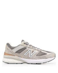 graue Sportschuhe von New Balance