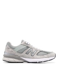 graue Sportschuhe von New Balance