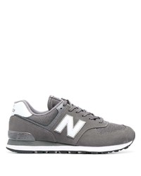 graue Sportschuhe von New Balance