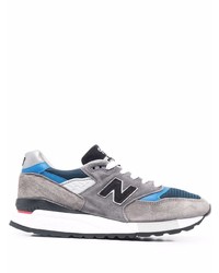 graue Sportschuhe von New Balance