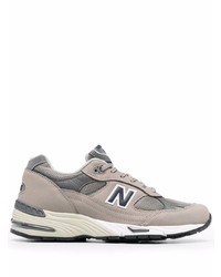 graue Sportschuhe von New Balance