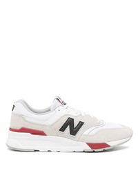 graue Sportschuhe von New Balance