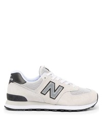 graue Sportschuhe von New Balance