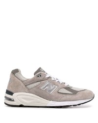 graue Sportschuhe von New Balance