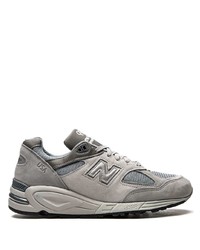 graue Sportschuhe von New Balance