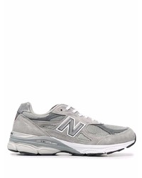 graue Sportschuhe von New Balance