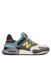 graue Sportschuhe von New Balance