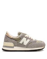 graue Sportschuhe von New Balance