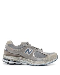 graue Sportschuhe von New Balance