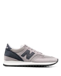 graue Sportschuhe von New Balance