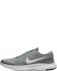 graue Sportschuhe von Nike