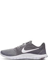 graue Sportschuhe von Nike