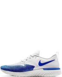 graue Sportschuhe von Nike