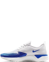 graue Sportschuhe von Nike