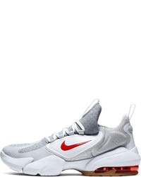 graue Sportschuhe von Nike