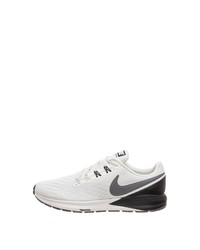 graue Sportschuhe von Nike