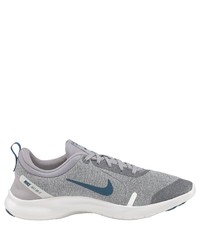 graue Sportschuhe von Nike