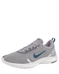 graue Sportschuhe von Nike