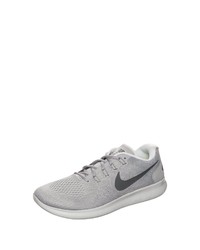 graue Sportschuhe von Nike