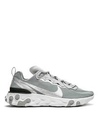 graue Sportschuhe von Nike