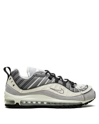 graue Sportschuhe von Nike