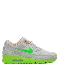 graue Sportschuhe von Nike