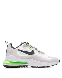 graue Sportschuhe von Nike