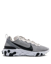 graue Sportschuhe von Nike